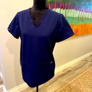 Figs Casma navy top size small